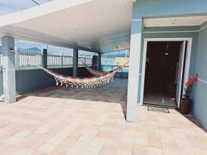 Casa ampla e confortável a uma quadra do mar