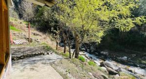 MeMooners Hostel & Riverside Cafe