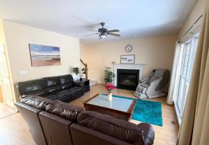 Comfortable Rooms in A Single Family House in Chapel Hill near UNC Duke RTP, with Massage Chair