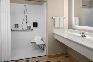 Studio Suite - Disability Access with Roll In Shower room in Larkspur Landing South San Francisco-An All-Suite Hotel