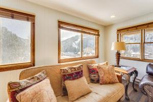 half Mi to Skiing Red River Condo with Free Shuttle!