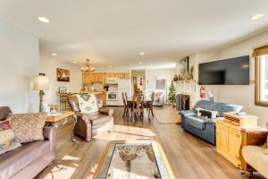 half Mi to Skiing Red River Condo with Free Shuttle!