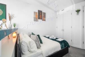 Emerald haven - Birmingham skyline view