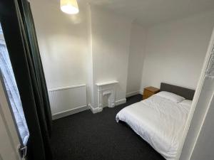 Cosy 2 Bed Home, Ideal Location