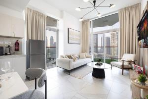 Panoramic! Burj Khalifa and Canal View!