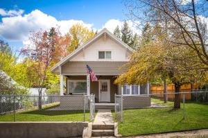 Downtown CDA 3BR 2B with Workspace 8 guests