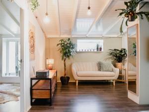 Planty - studio with bath tub