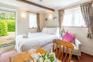 Swift Host - Studio - Barn Cottage - Garden - Parking