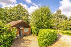 Swift Host - Studio - Barn Cottage - Garden - Parking