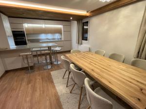 Renovated 6-8 pers Luxury Chalet in Meribel Centre 85m2 3BR 3BA with Mountain View and boots heater !