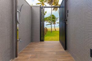 Breeze #205 - Flat Vista Mar by Carpediem