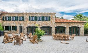 Villas La tonnelerie, belle villa pour 9 personnes au coeur d-un vignoble avec piscine : photos des chambres