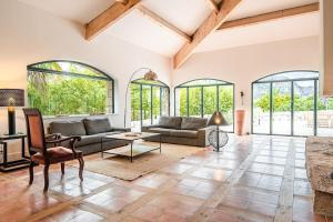 Villas La tonnelerie, belle villa pour 9 personnes au coeur d-un vignoble avec piscine : photos des chambres