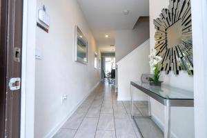 Cozy Decorated 4 BR with Pool and Lake View