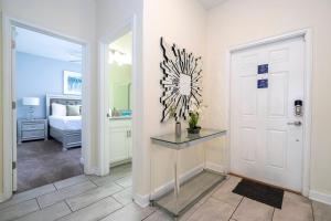 Cozy Decorated 4 BR with Pool and Lake View