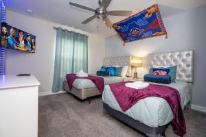 Cozy Decorated 4 BR with Pool and Lake View
