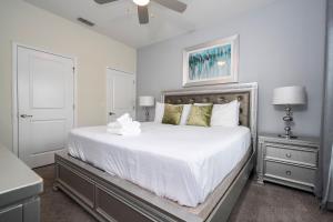 Cozy Decorated 4 BR with Pool and Lake View