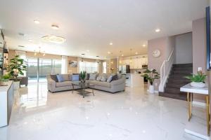 Stunning 15 suites close to Disney