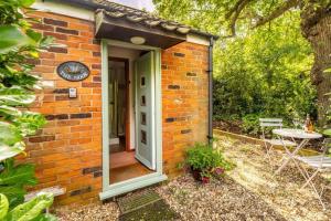 Swift Host - Studio - The Nook - Garden - Parking