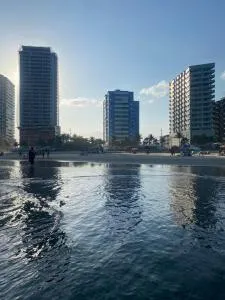 Apto aconchegante beira mar com ar no quarto - 索莱马