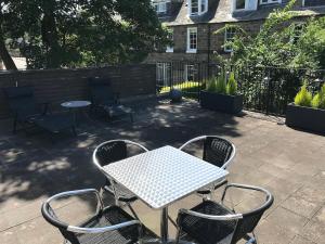 STYLISH APARTMENT with PRIVATE ROOF TERRACE