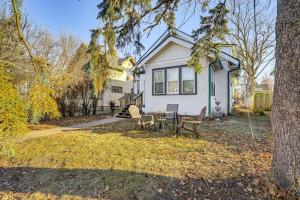 2 Mi to Downtown Pet-Friendly Minneapolis Apt!