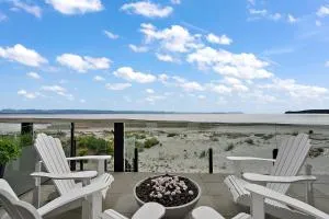 Saratoga Beachfront Villa - Comox