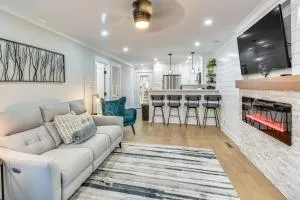 Golf Course View Modern Keowee Key Condo! - Walhalla