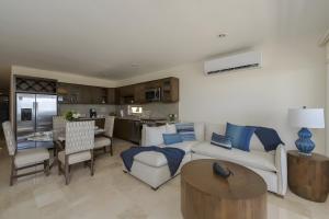 Condo with Panoramic Ocean view and Pool