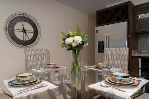 Condo with Panoramic Ocean view and Pool