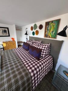 B&B / Chambres d'hotes CaBaNa 52 La chambre Proche Lourmarin : photos des chambres
