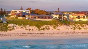 The Bay House-- Beachfront Ocean Views - Serpentine