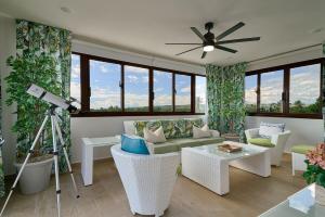 Villa La Chiquita Paradise Pool and BBQ