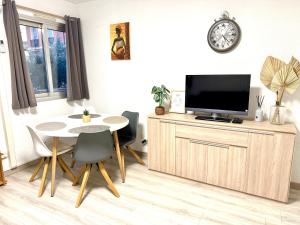 Méditerranée, 2 pièces très calme, clime, centre ville