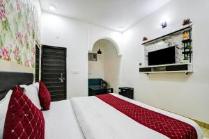 Hotel COSTAA LA CAGE Near Delhi Airport BY GROSS GROUP