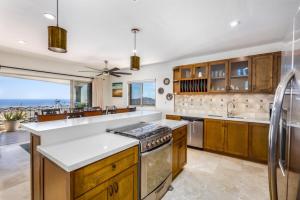 Mesmerizing Ocean & Arch Views King Beds Pool Luxury Family Friendly