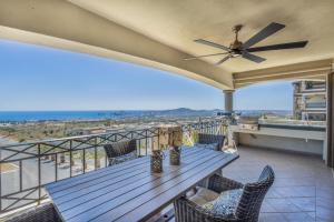 Mesmerizing Ocean & Arch Views King Beds Pool Luxury Family Friendly
