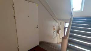 Bright 2-BDRM central apartment