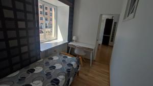 Bright 2-BDRM central apartment