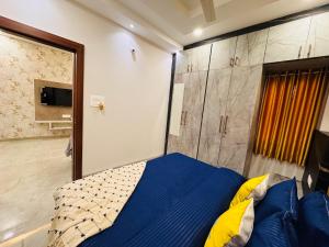 Home Escape 1BHK Elite Near Mahalaxmi Nagar