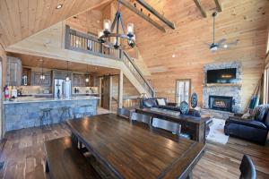 Stoneman Lodge | Hot Tub | Wifi | New Cabin | Outdoor Fireplaces