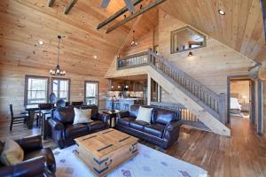 Stoneman Lodge | Hot Tub | Wifi | New Cabin | Outdoor Fireplaces