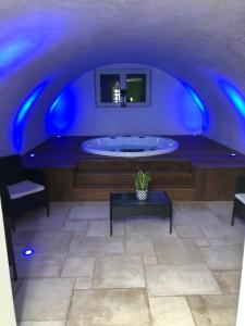 La Ruine Single-family House with Hot Tub