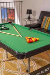 Luxury 5-Bed Penthouse with Free Parking & Views