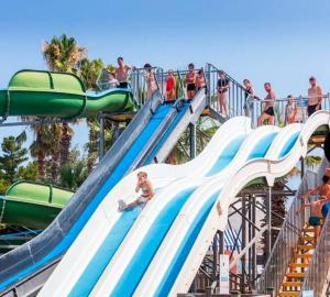 Campings Mobil-home 3 chambres, Plage & piscine, camping 4 etoiles : photos des chambres