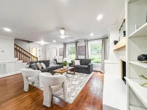 Beautiful Estate in 4 acres of land in Chapel Hill - Siler City