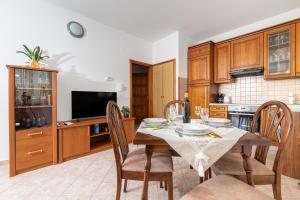 Apartments with parking space Punat, Krk - 20553