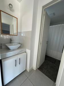 Departamento Jenkins a pocas cuadras del mar