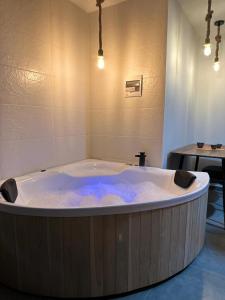 Moderno apartaestudio tipo loft, con jacuzzi privado, auto check-in en Usaquén