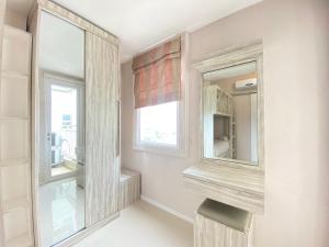 Nice and Cozy 2BR Apartment at Parahyangan Residence By Travelio